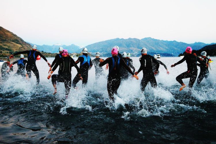 Swim start - Pro women and men all off together. Me and my Huub wetstuis on the right. Photo by Hannah Peters/Getty Images